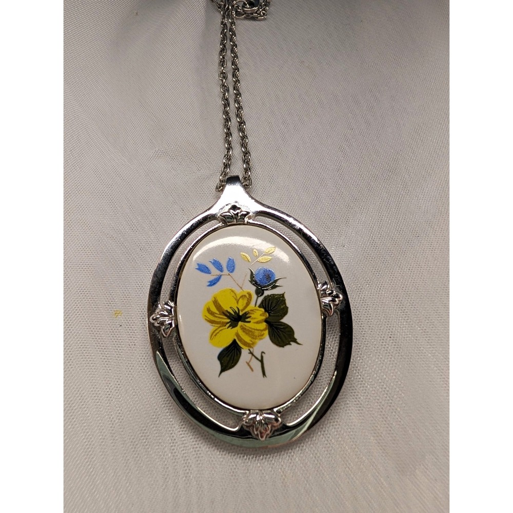 Vtg 70s Oval Ceramic Floral Pendant Necklace Long Chain Bright Yellow & Blue